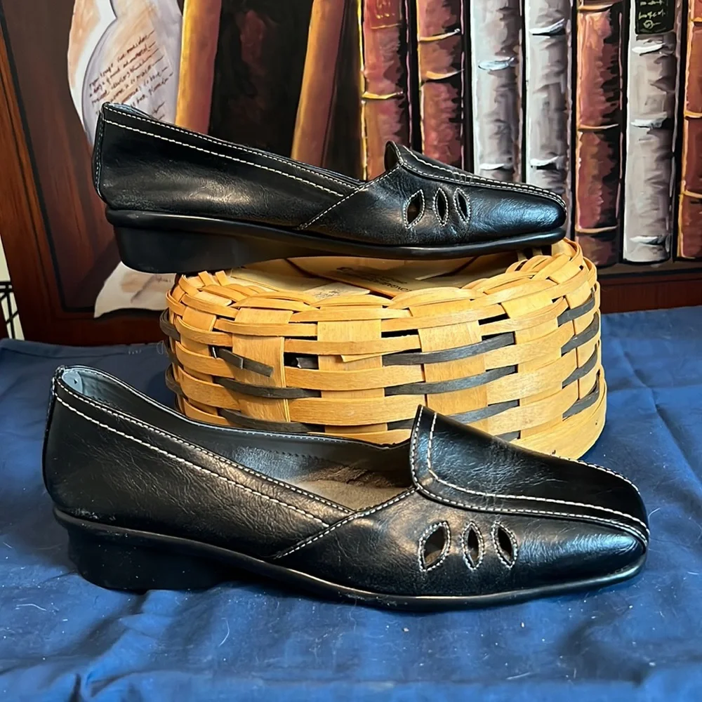 Womens Black Size 8 Leather Slip On Aerosoles Shoes Used Good Condition - Picture 4 of 7